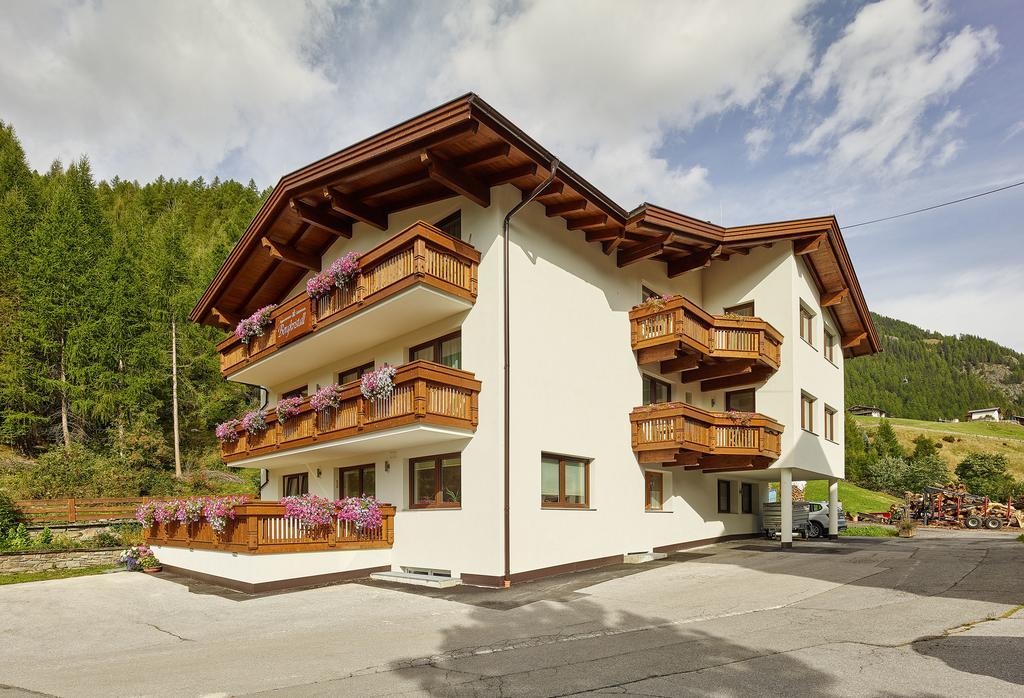 Appartement Gaestehaus Bergkristall ゼルデン エクステリア 写真