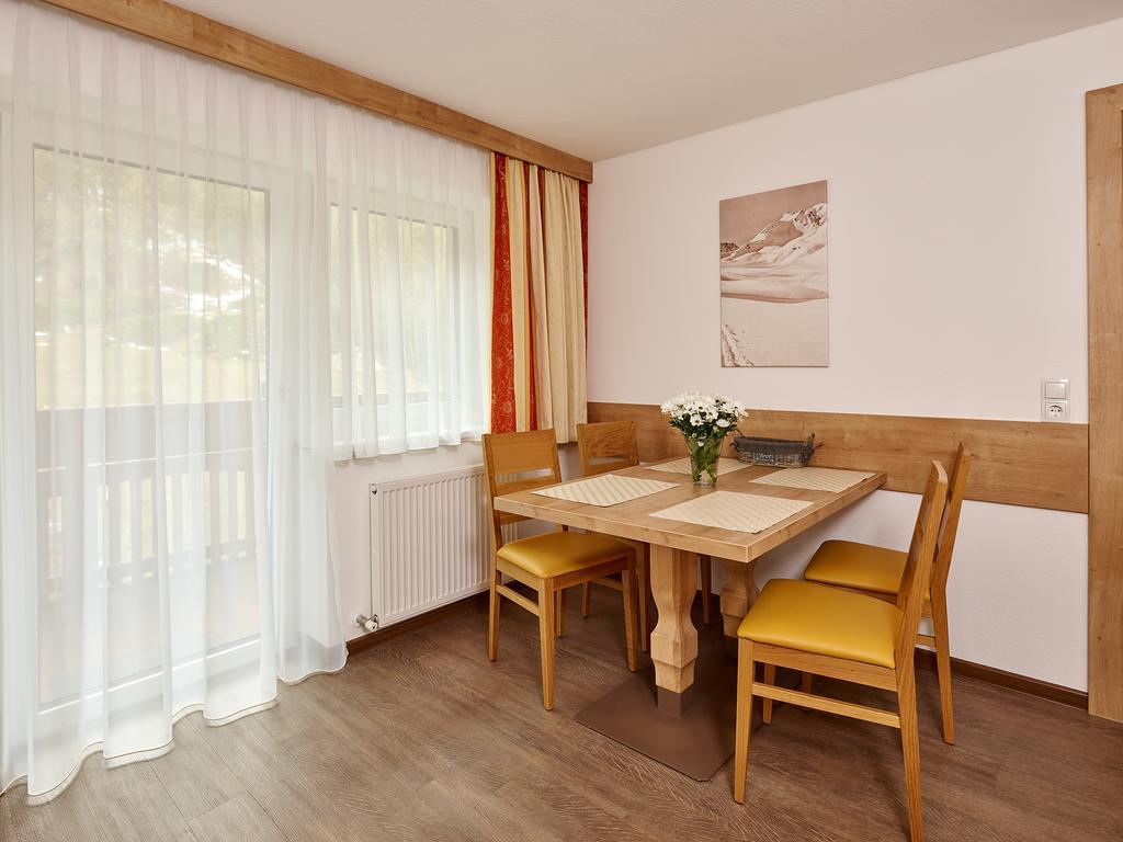 Appartement Gaestehaus Bergkristall ゼルデン エクステリア 写真